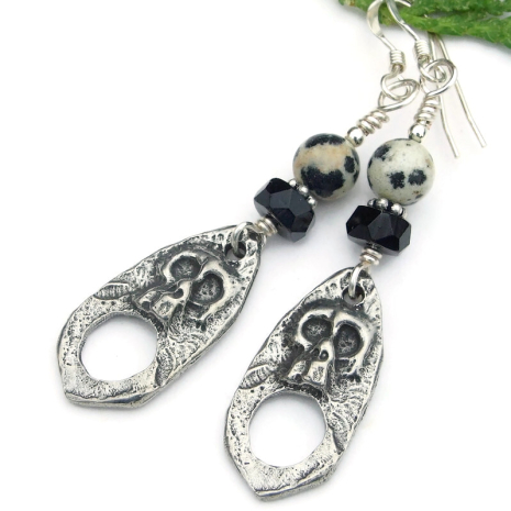 handmade goth skull earrings spooky halloween day of the dead jewelry