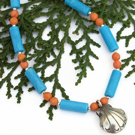 summer beach jewelry with shell pendant
