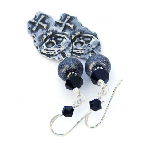 halloween skull earrings for women.