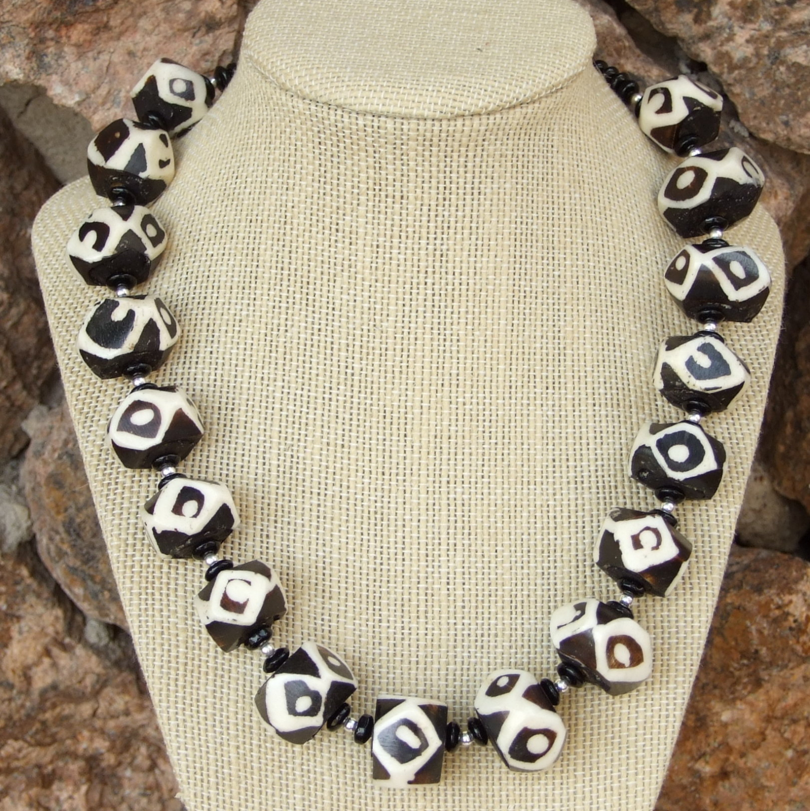 Black and deals white chunky necklace