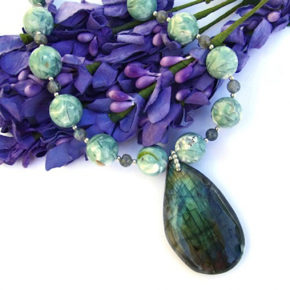 labradorite_handmade_necklace_mother_of_pearl_resin_mint_green_jewelry_0092c58c.jpg