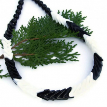 SNOW AT MIDNIGHT - Black and White Vintage Snake Vertebrae Handmade Necklace. Onyx Unique